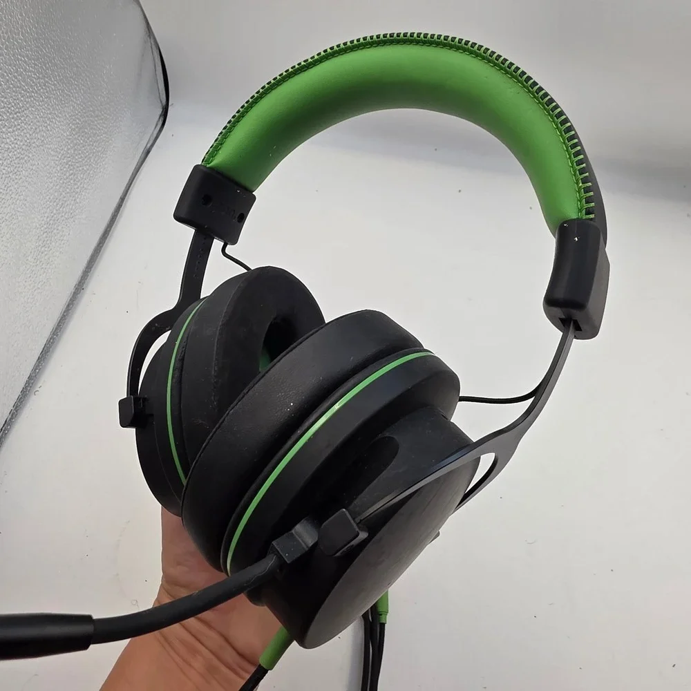 onn. Wired‎ Gaming Headset with Microphone Black Neon Green 3.5mm Jack L3